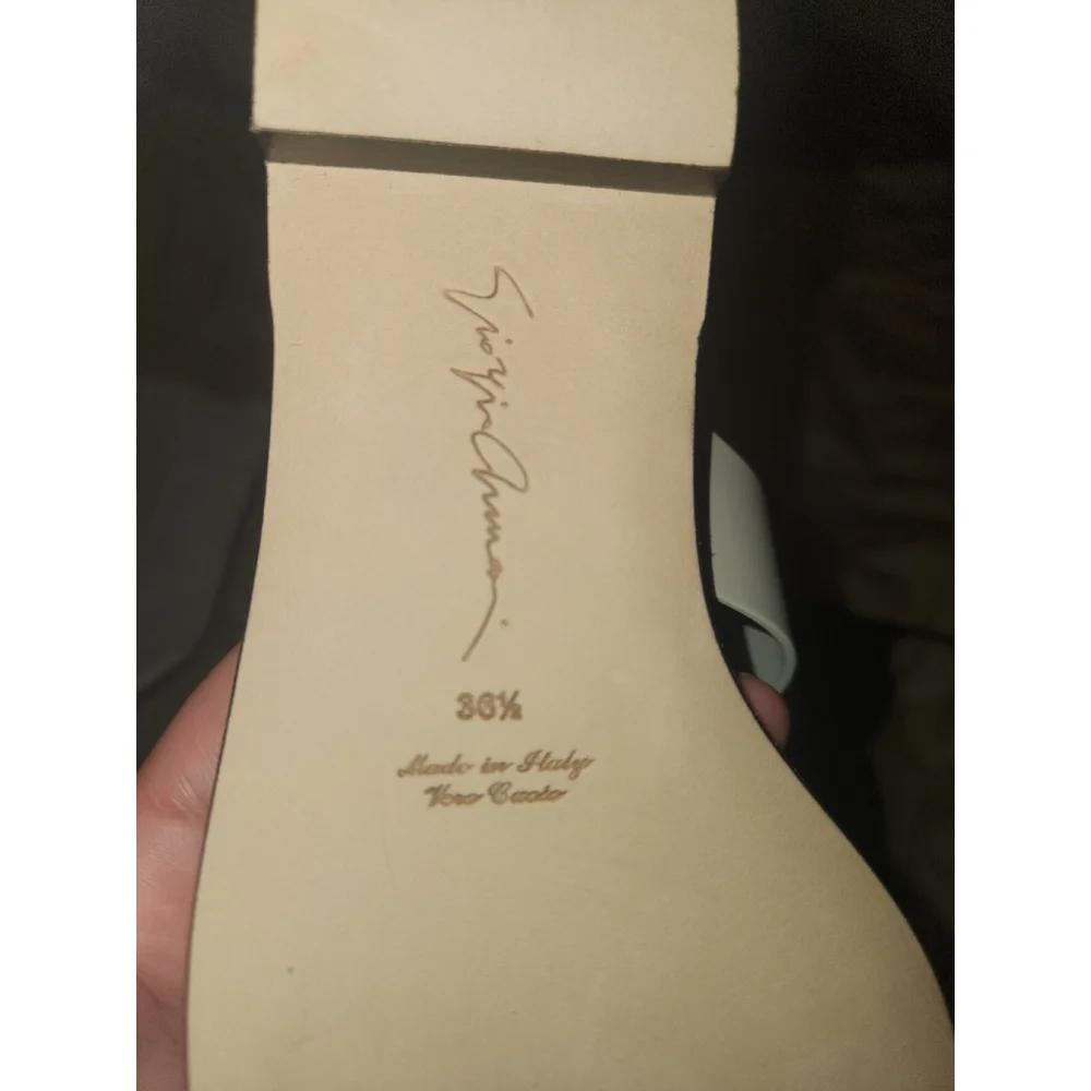Giorgio Armani Flat Leather Sandals - New With Box - Picture 13 of 16